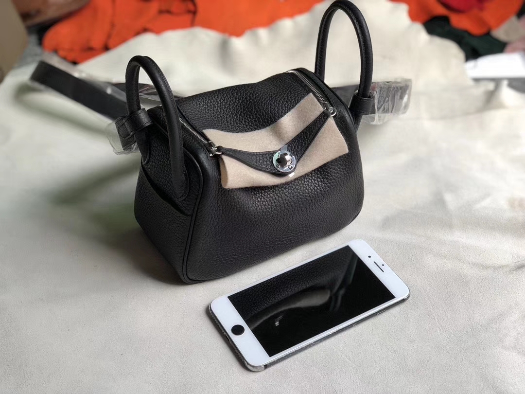 品牌:hermès(爱马仕);类别:mini lindy迷你琳迪包;颜色:黑色;材质