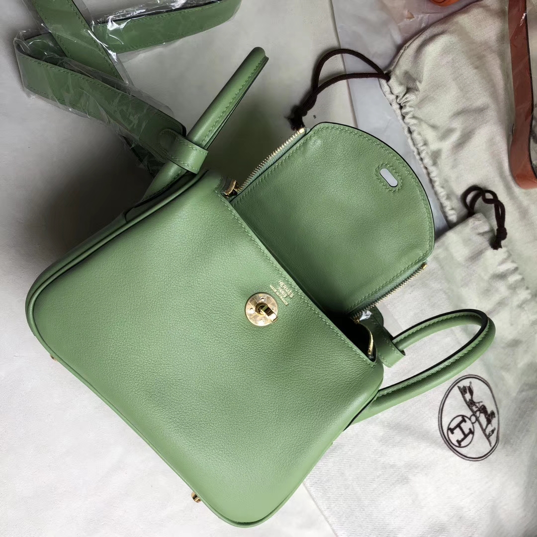 品牌:hermès(爱马仕);类别:mini lindy迷你琳迪包;颜色:牛油果绿