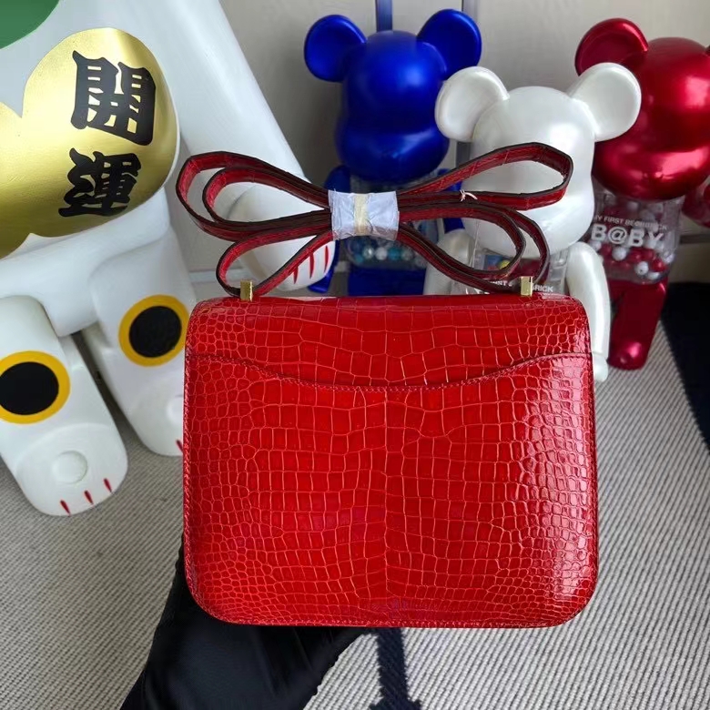 Hermès（爱马仕）Constance 空姐包 Porosus shiny 亮面鳄鱼 ck95 法拉利红 金扣 18cm 顶级手缝
