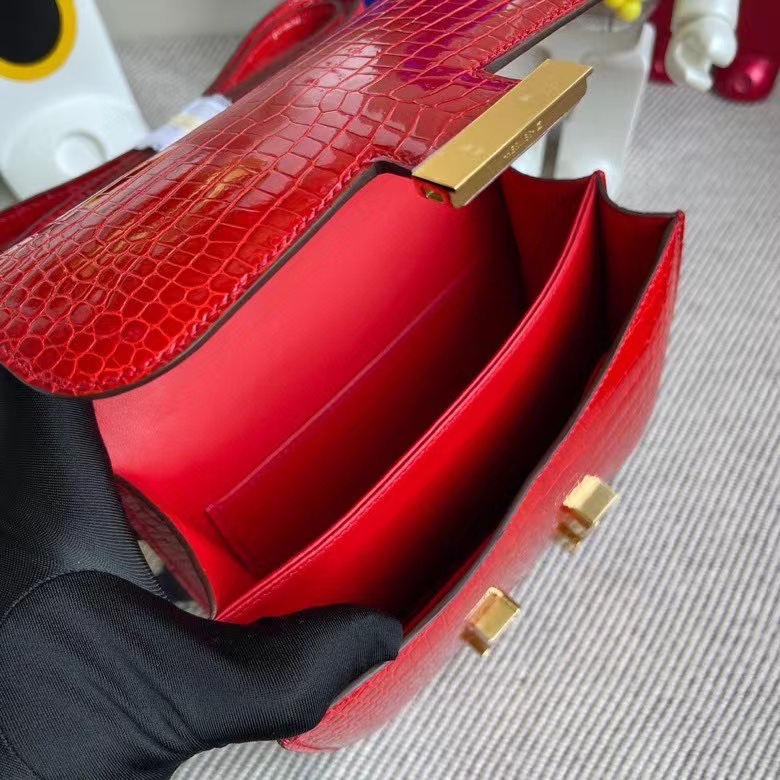Hermès（爱马仕）Constance 空姐包 Porosus shiny 亮面鳄鱼 ck95 法拉利红 金扣 18cm 顶级手缝