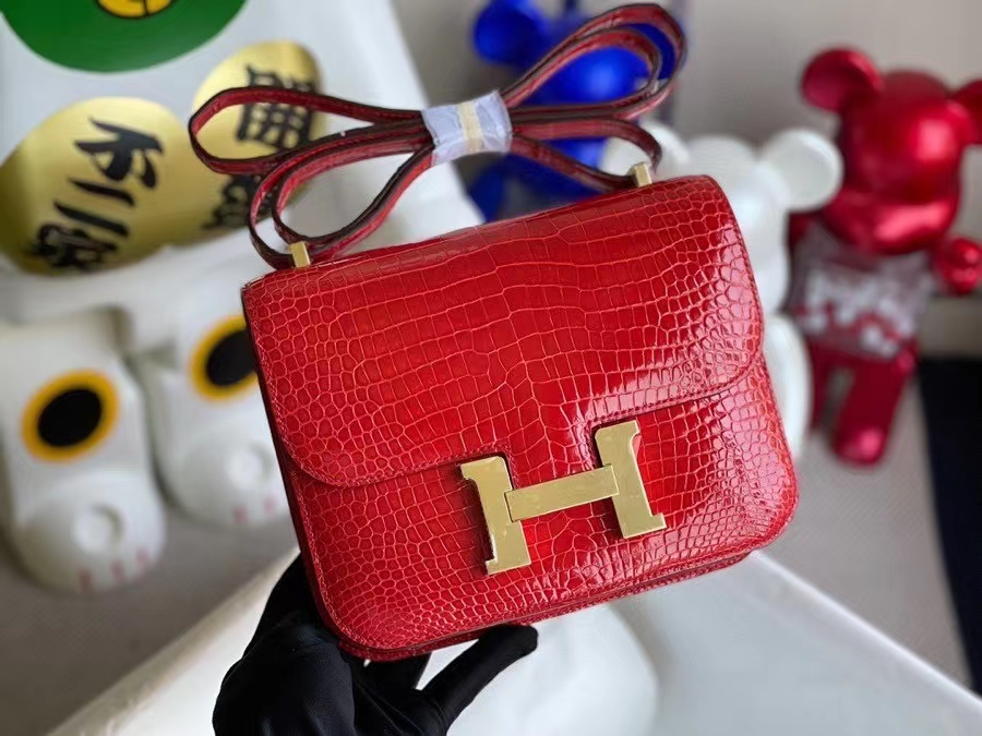 Hermès（爱马仕）Constance 空姐包 Porosus shiny 亮面鳄鱼 ck95 法拉利红 金扣 18cm 顶级手缝