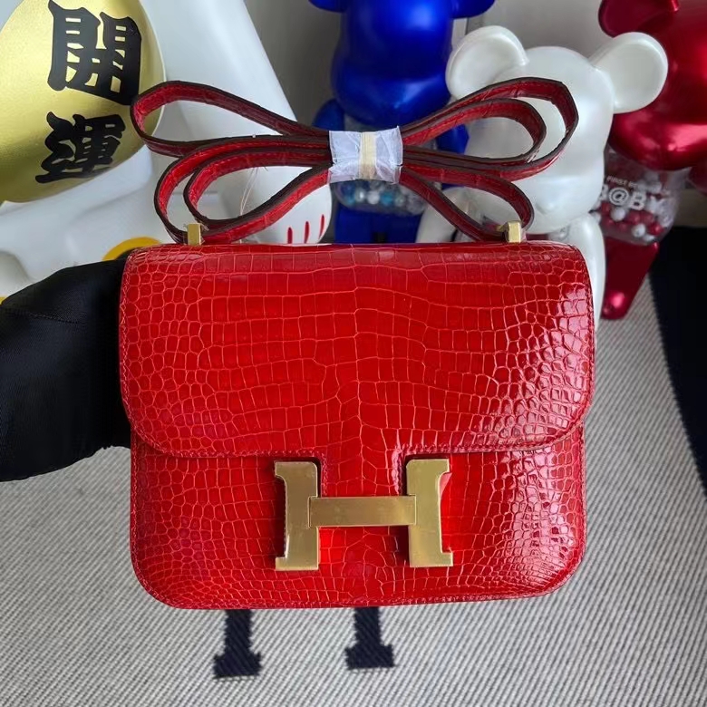 Hermès（爱马仕）Constance 空姐包 Porosus shiny 亮面鳄鱼 ck95 法拉利红 金扣 18cm 顶级手缝