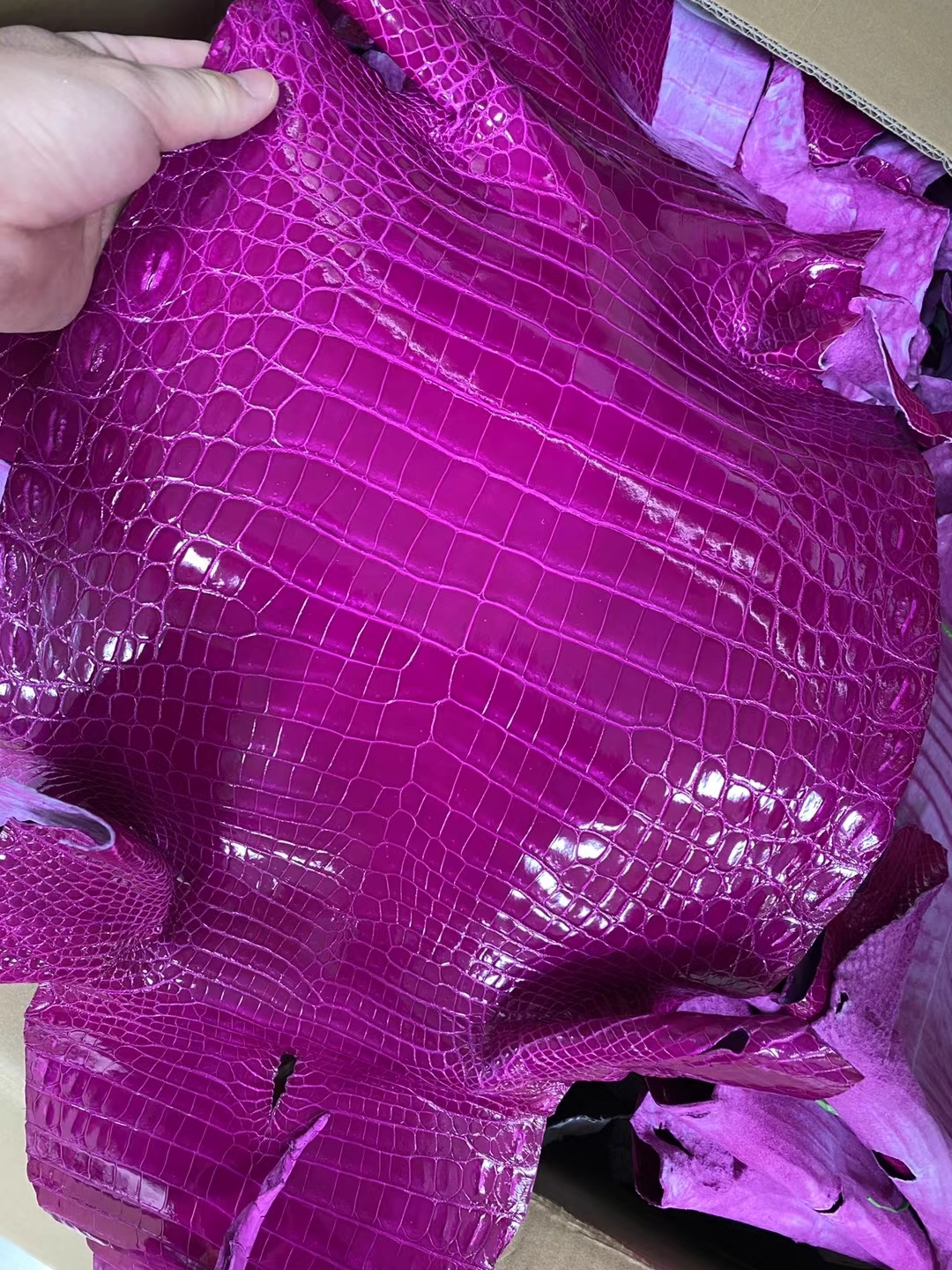 Hermès（爱马仕）新到皮 亮面尼罗鳄鱼 J5 天方夜谭粉紫 shiny nilo crocodile