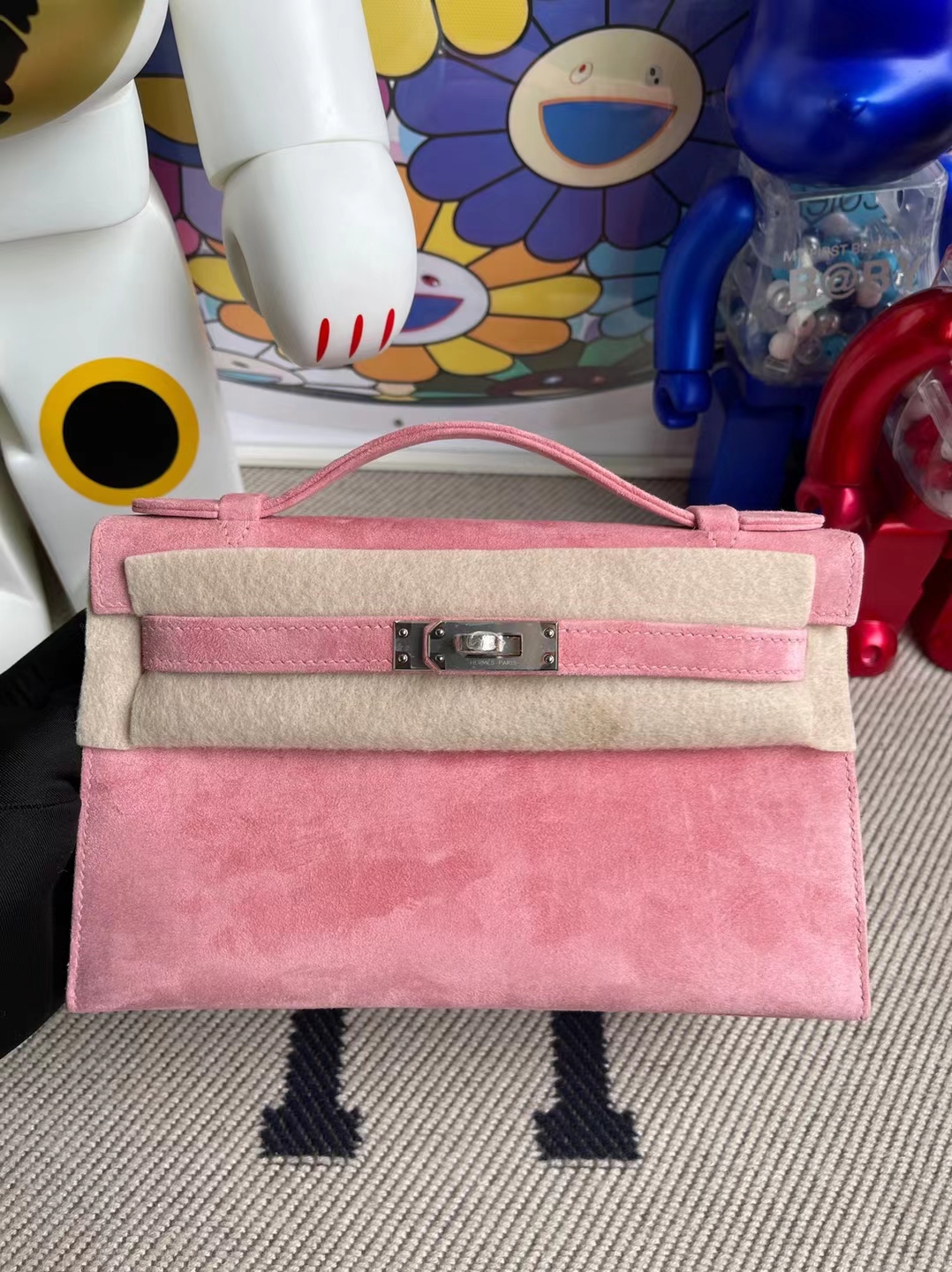 Hermès（爱马仕）MiniKelly Pochette 麂皮 1Q 奶昔粉 银扣 22cm