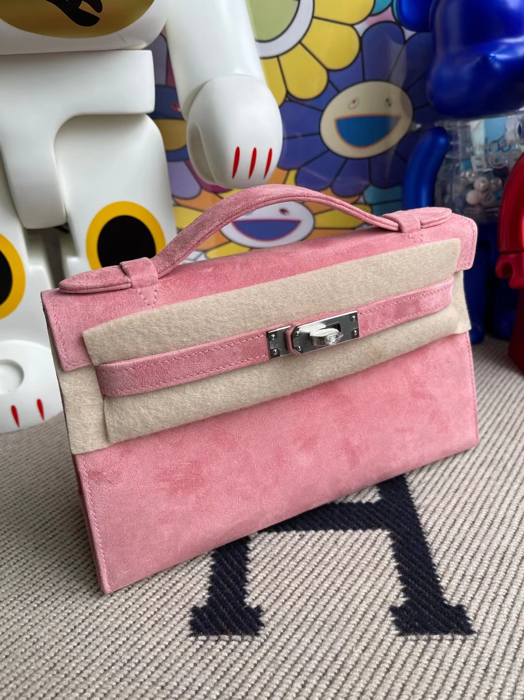 Hermès（爱马仕）MiniKelly Pochette 麂皮 1Q 奶昔粉 银扣 22cm