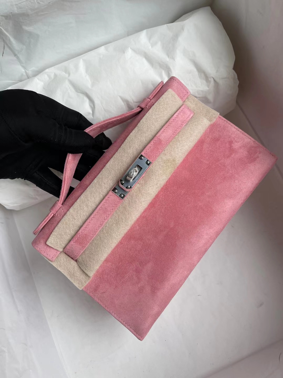 Hermès（爱马仕）MiniKelly Pochette 麂皮 1Q 奶昔粉 银扣 22cm