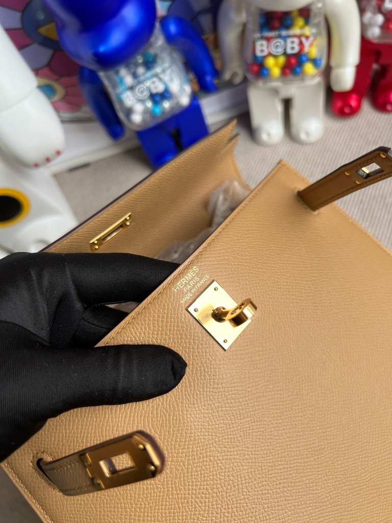 Hermès（爱马仕）kelly 凯莉包 原厂掌纹皮 Epsom 饼干色 Biscuit 金扣 25cm 顶级手缝