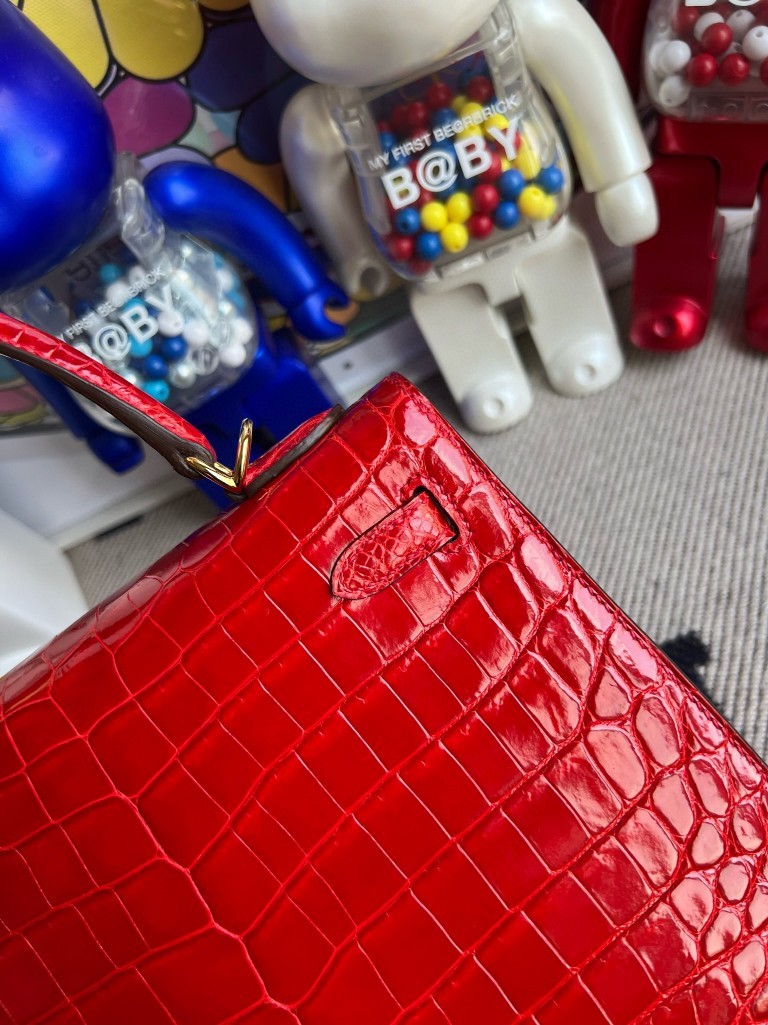 Hermès（爱马仕）Kelly 凯莉包 Crocodile shiny 亮面鳄鱼 ck95 法拉利红 Braise 金扣 25cm 顶级手缝