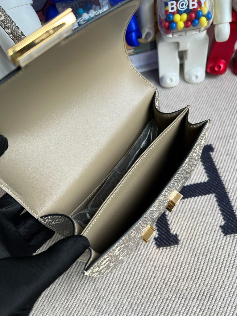 Hermès（爱马仕）Constance 康斯坦斯 Lizard 进口亮面蜥蜴 01原色 小喜马拉雅色2 金扣 18cm 顶级手缝