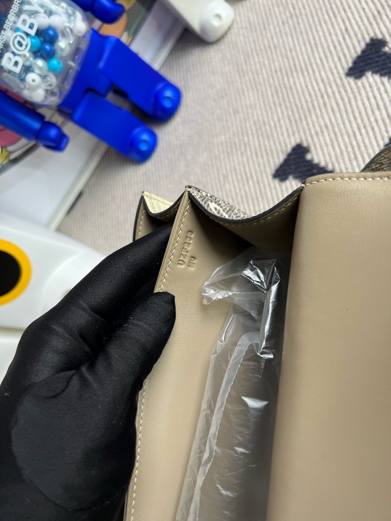 Hermès（爱马仕）Constance 康斯坦斯 Lizard 进口亮面蜥蜴 01原色 小喜马拉雅色 金扣 18cm 顶级手缝