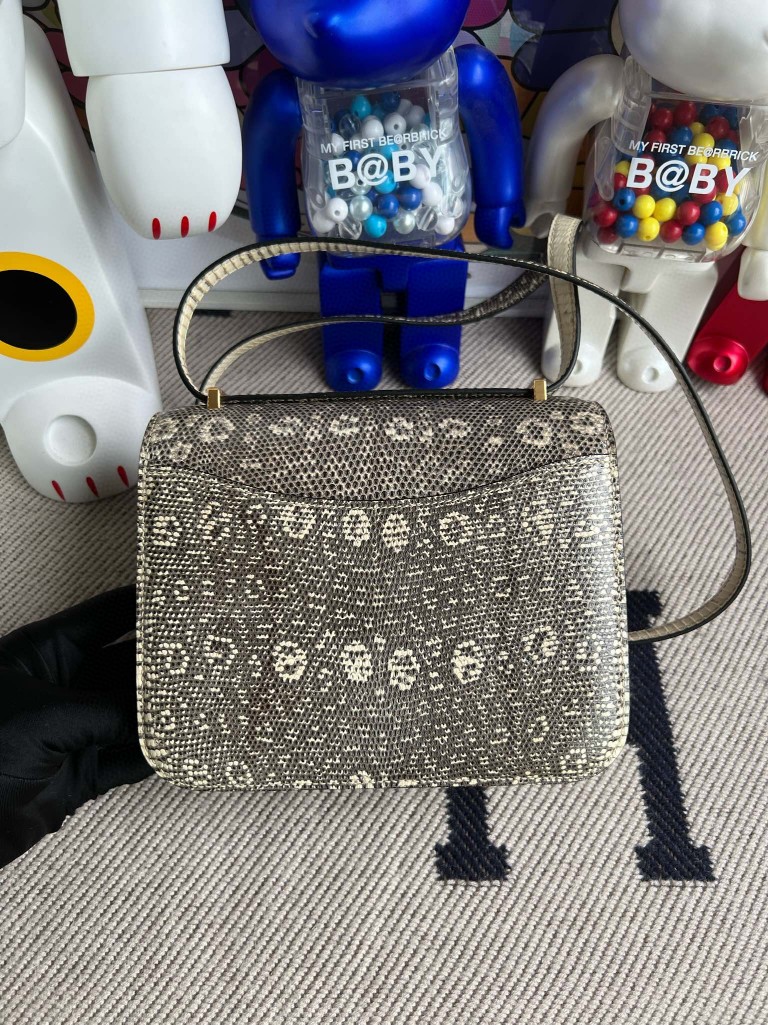 Hermès（爱马仕）Constance 康斯坦斯 Lizard 进口亮面蜥蜴 01原色 小喜马拉雅色2 金扣 18cm 顶级手缝