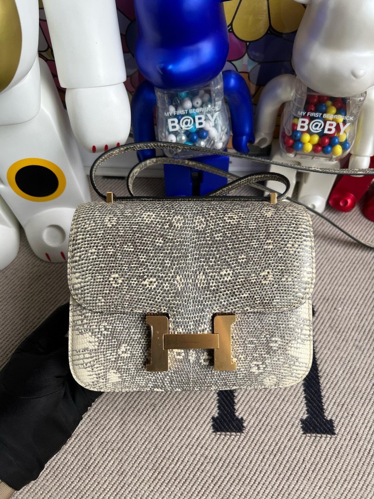 Hermès（爱马仕）Constance 康斯坦斯 Lizard 进口亮面蜥蜴 01原色 小喜马拉雅色 金扣 18cm 顶级手缝