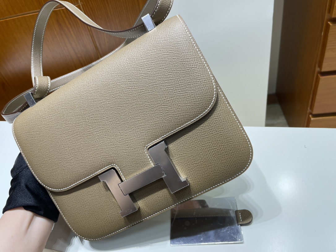 Hermès（爱马仕）Constance 康康 Epsom 新款单层 ck18 大象灰 Etoupe 银扣 PHW 24cm