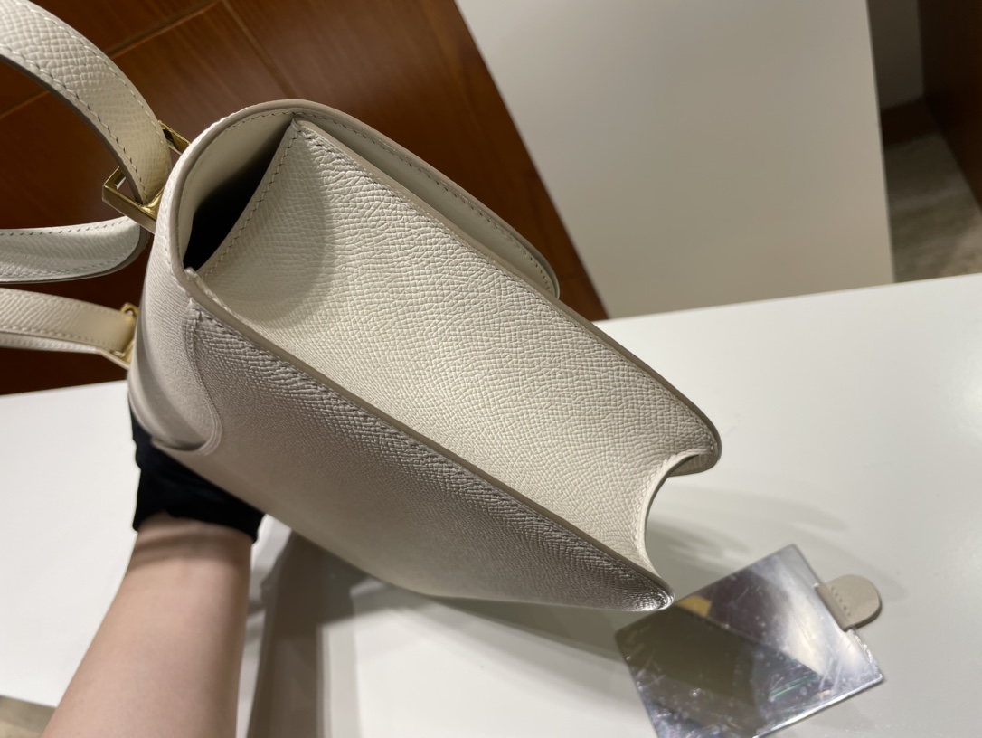 Hermès（爱马仕）Constance 康康 Epsom 新款单层 ck10 奶昔白 Craie 金扣 GHW 24cm
