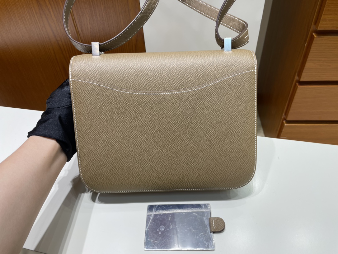 Hermès（爱马仕）Constance 康康 Epsom 新款单层 ck18 大象灰 Etoupe 银扣 PHW 24cm