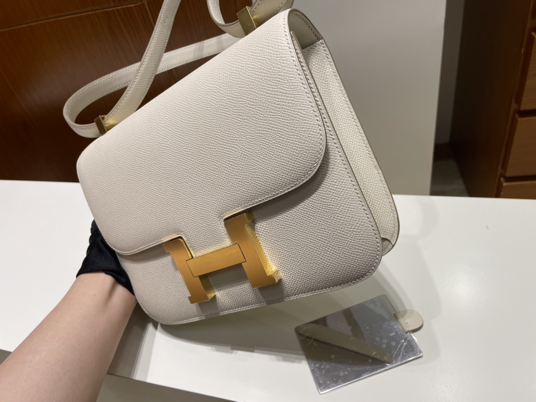 Hermès（爱马仕）Constance 康康 Epsom 新款单层 ck10 奶昔白 Craie 金扣 GHW 24cm