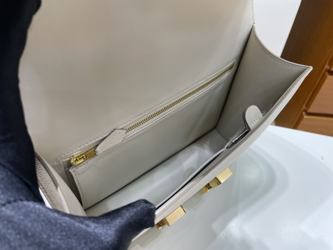 Hermès（爱马仕）Constance 康康 Epsom 新款单层 ck10 奶昔白 Craie 金扣 GHW 24cm