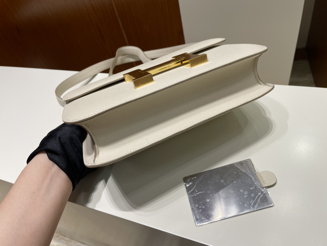 Hermès（爱马仕）Constance 康康 Epsom 新款单层 ck10 奶昔白 Craie 金扣 GHW 24cm