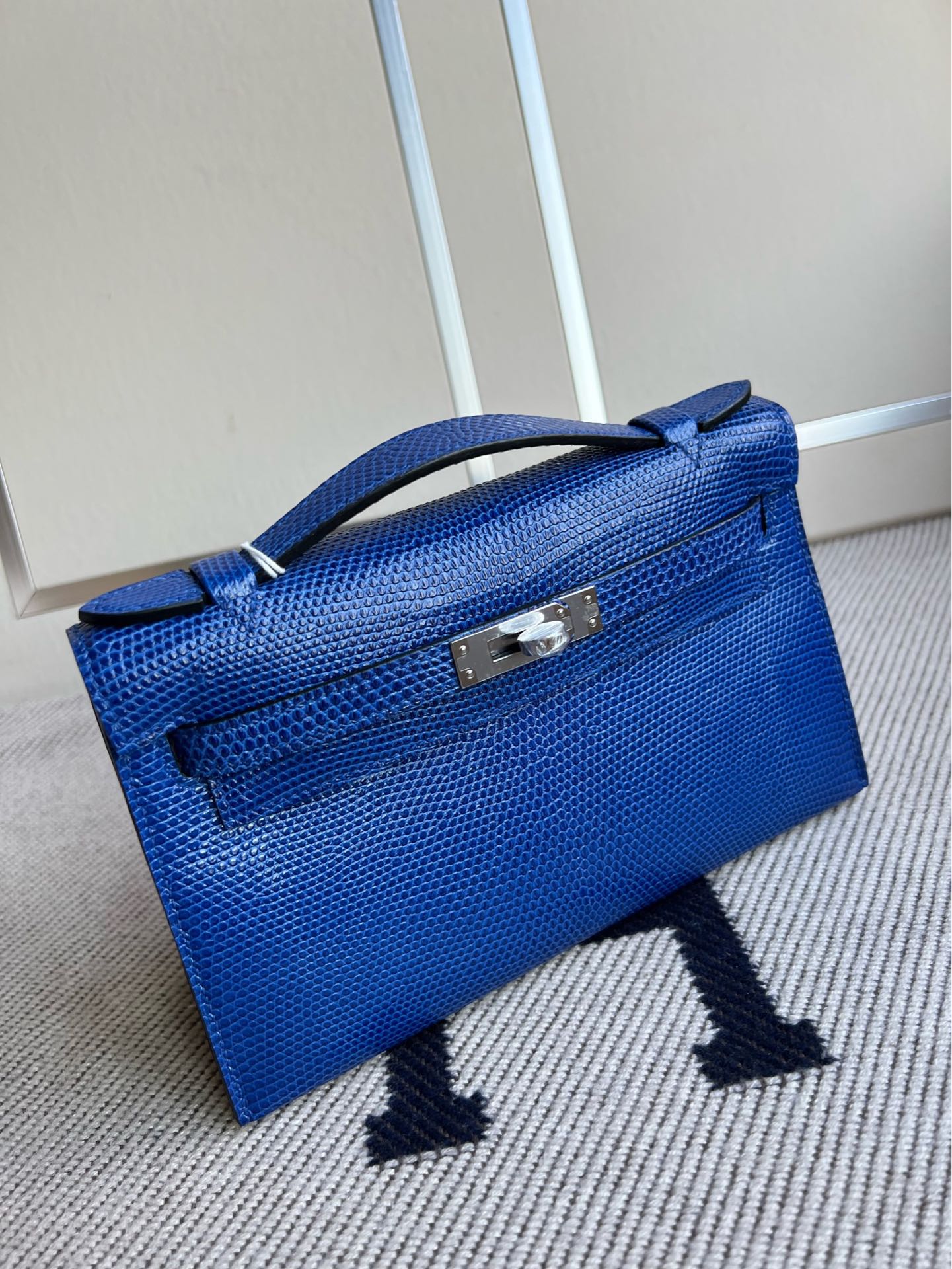 Hermès（爱马仕）Mini pochette Lizard 进口亮面蜥蜴 7T 电光蓝 Blue eletric 银扣 PHW 22cm 手拿包 晚宴包