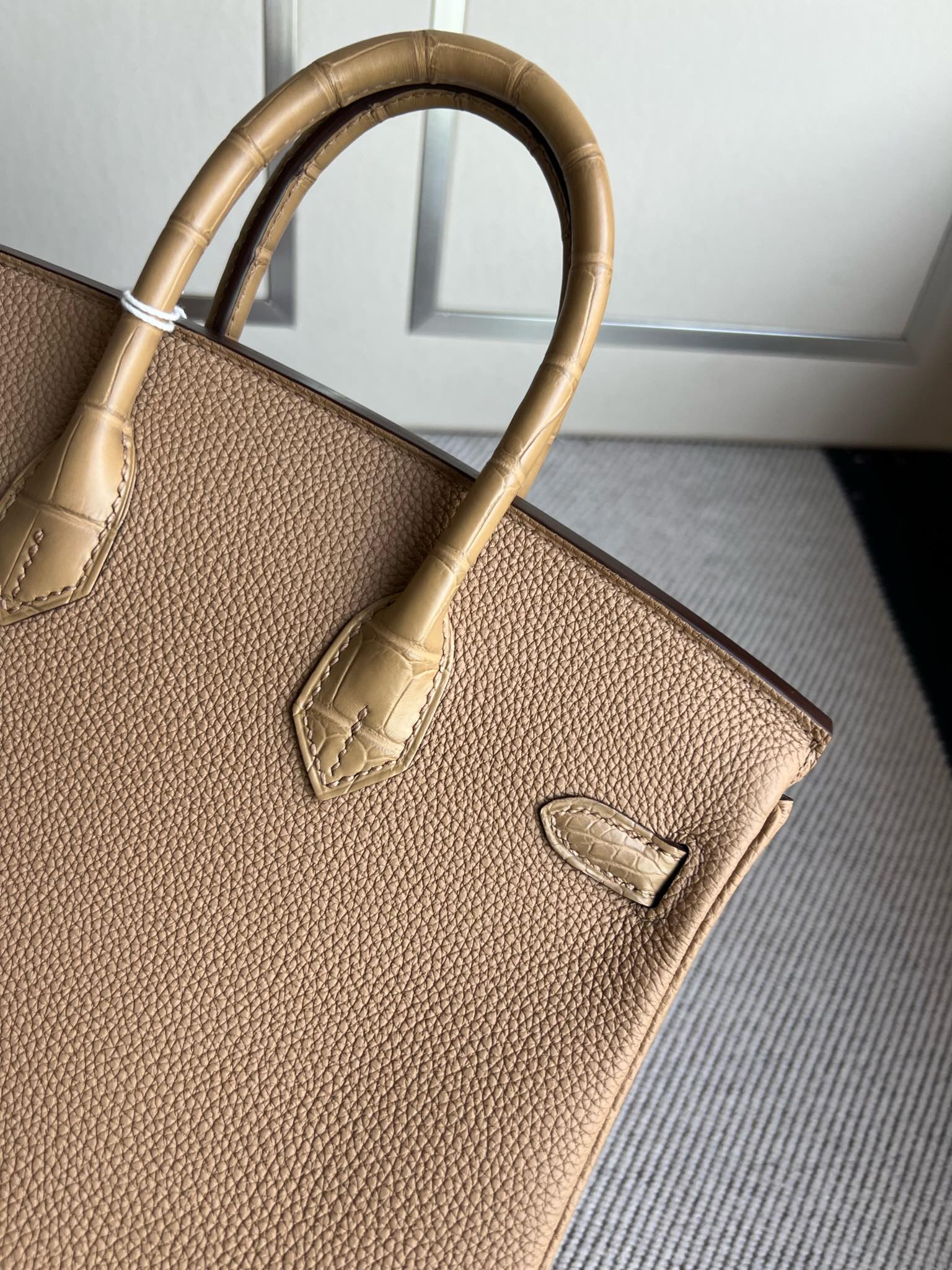 Hermès（爱马仕）Birkin Touch 系列 奶茶色 Chai 雾面方块 金扣 GHW 25cm 顶级手缝