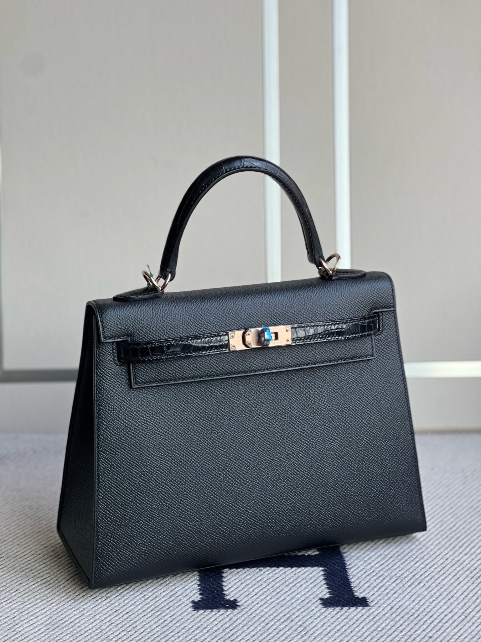 Hermès（爱马仕）Kelly 凯莉包 Touch 系列 Epsom 原厂掌纹皮 拼 亮面鳄鱼 ck89 黑色 Noir 玫瑰金扣 25cm 顶级手缝
