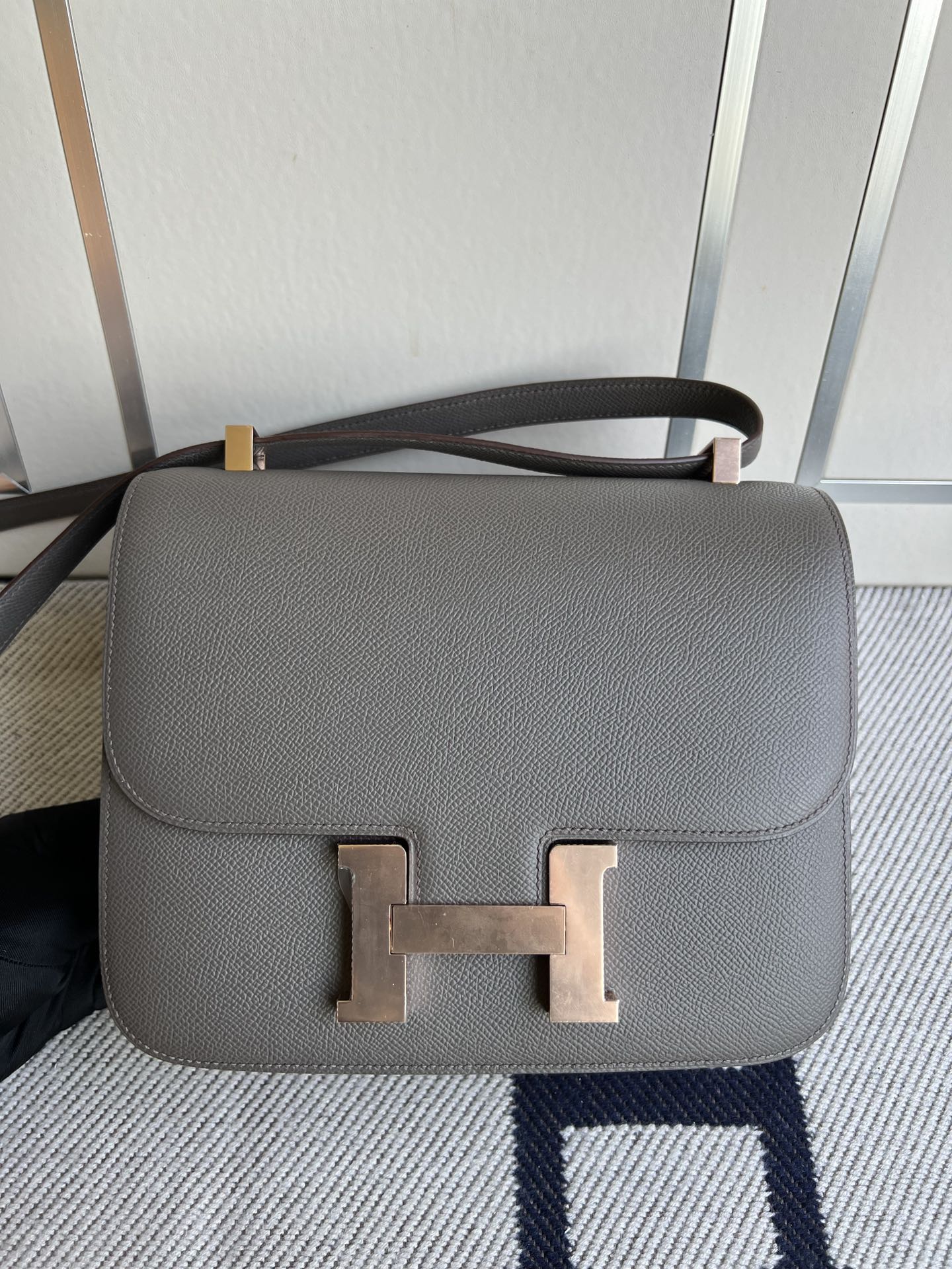 Hermès（爱马仕）Constance 康康 Epsom 原厂掌纹皮 8F 锡器灰 Etain 玫瑰金扣 24cm 顶级手缝