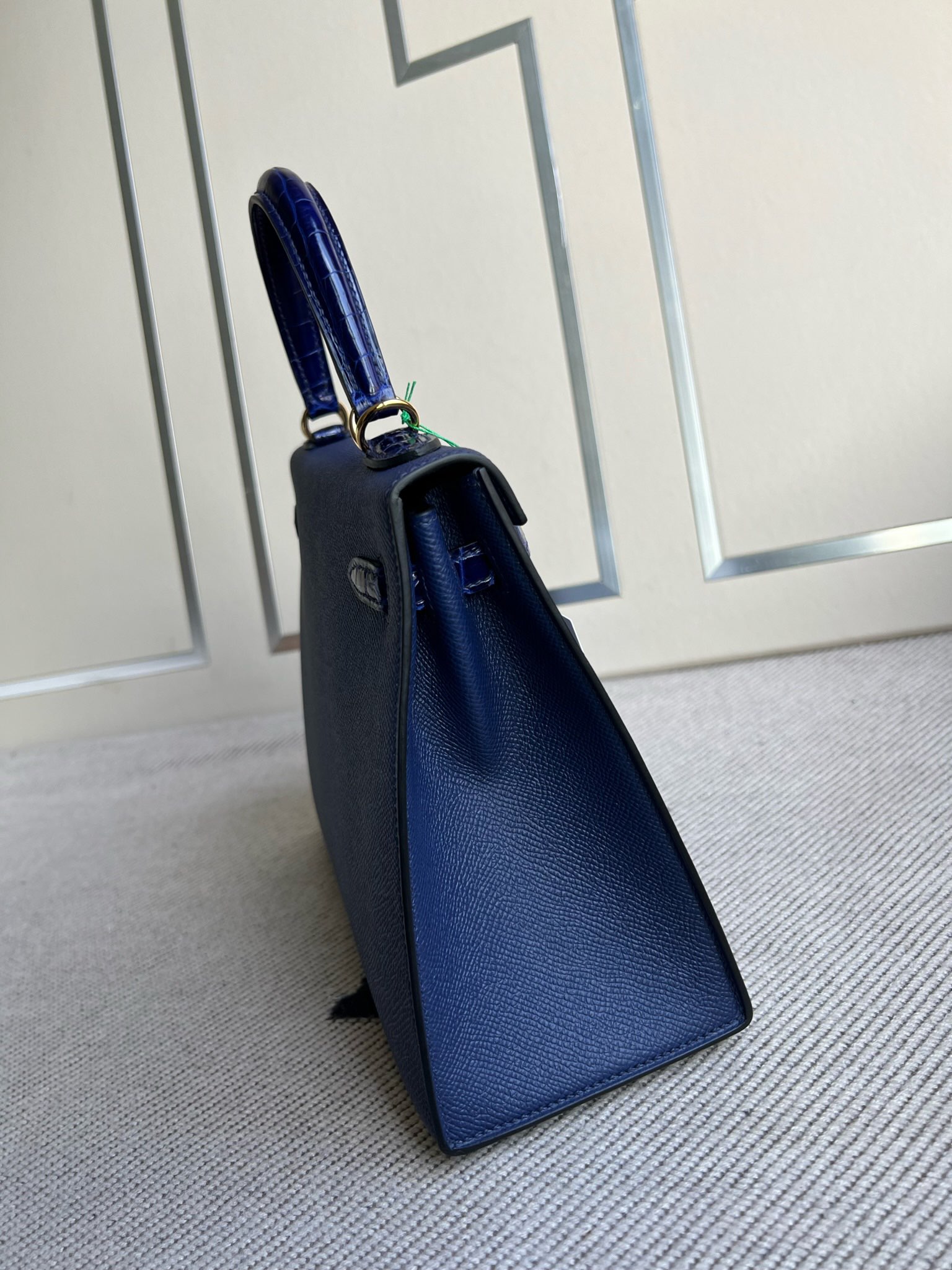 Hermès（爱马仕）Kelly 凯莉包 Touch 系列 Epsom 原厂掌纹皮 拼 亮面鳄鱼 宝石蓝 金扣 25cm 顶级手缝