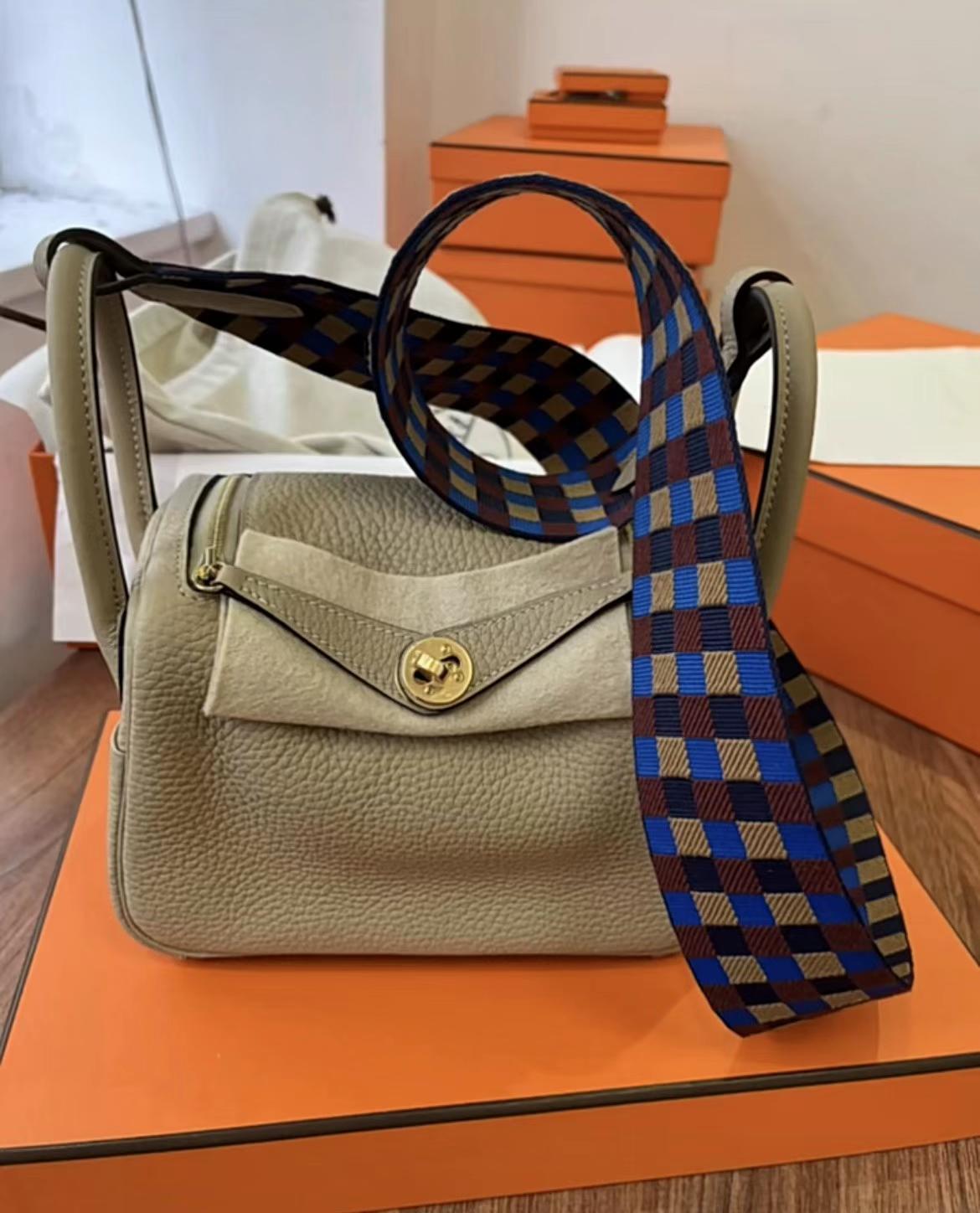 Hermès（爱马仕）mini lindy 迷你琳迪 Clemence 拼 编织布肩带 S2 风衣灰 金扣 20cm