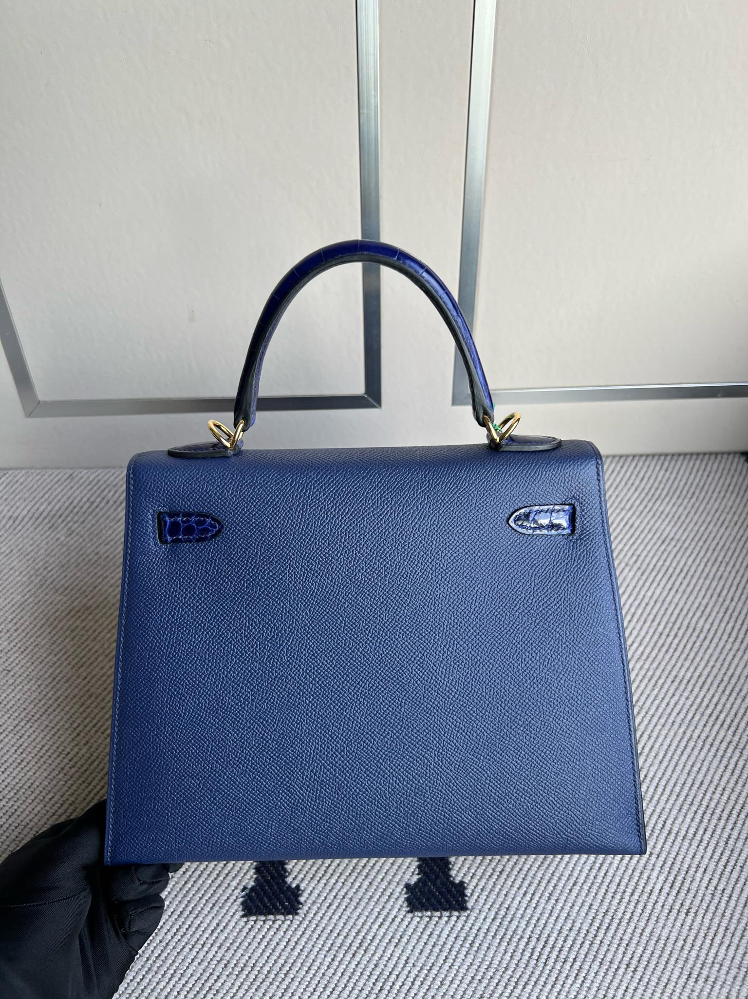 Hermès（爱马仕）Kelly 凯莉包 Touch 系列 Epsom 原厂掌纹皮 拼 亮面鳄鱼 宝石蓝 金扣 25cm 顶级手缝