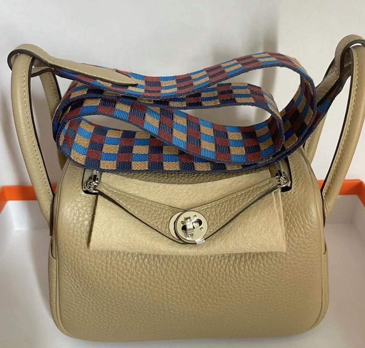 Hermès（爱马仕）mini lindy 迷你琳迪 Clemence 拼 编织布肩带 S2 风衣灰 金扣 20cm