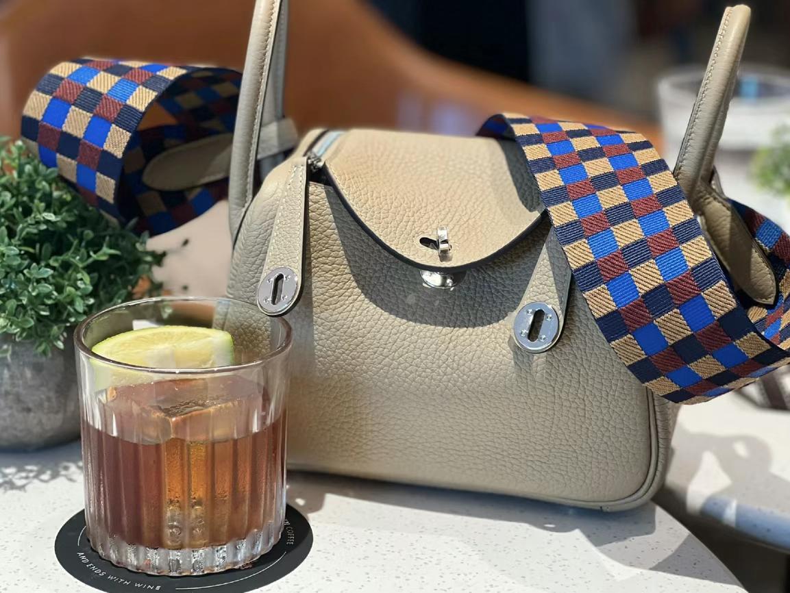 Hermès（爱马仕）mini lindy 迷你琳迪 Clemence 拼 编织布肩带 S2 风衣灰 金扣 20cm