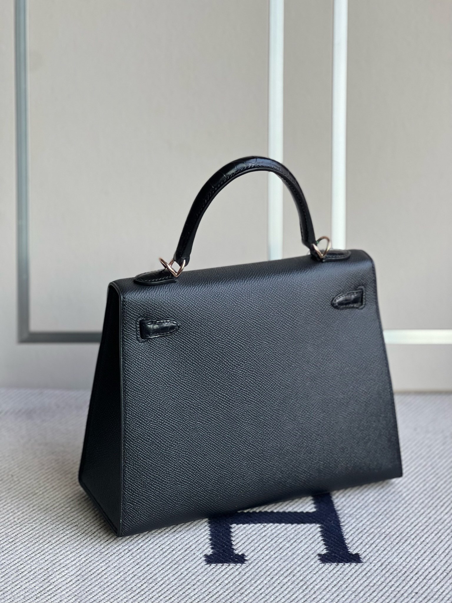 Hermès（爱马仕）Kelly 凯莉包 Touch 系列 Epsom 原厂掌纹皮 拼 亮面鳄鱼 ck89 黑色 Noir 玫瑰金扣 25cm 顶级手缝