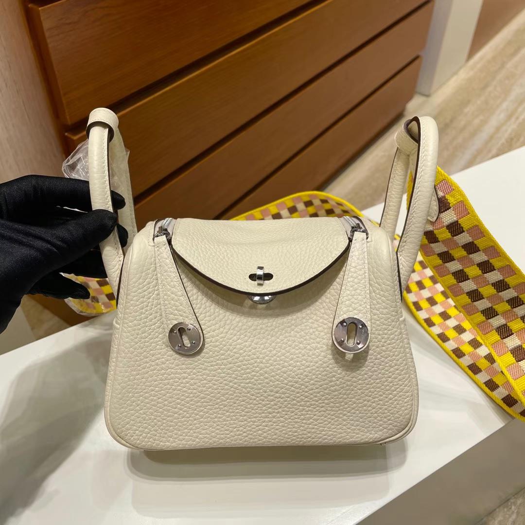 Hermès（爱马仕）mini lindy 迷你琳迪 Clemence 拼 编织布肩带 i2 奶油白 nate 银扣 20cm