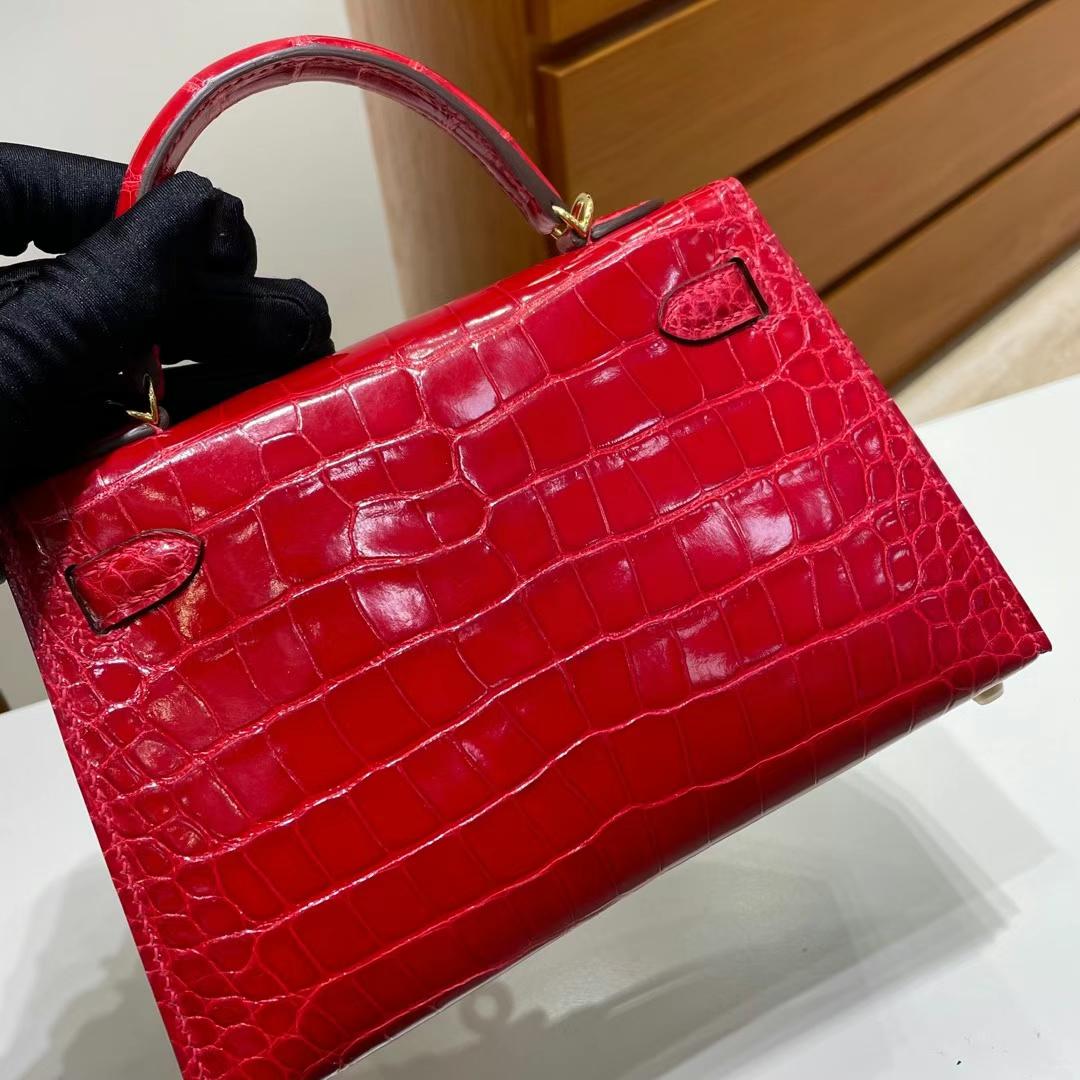 Hermès（爱马仕）mini Kelly 迷你凯莉 亮面美洲鳄鱼 Ck95 法拉利红 金扣 Phw 19cm  全手工蜡线缝制