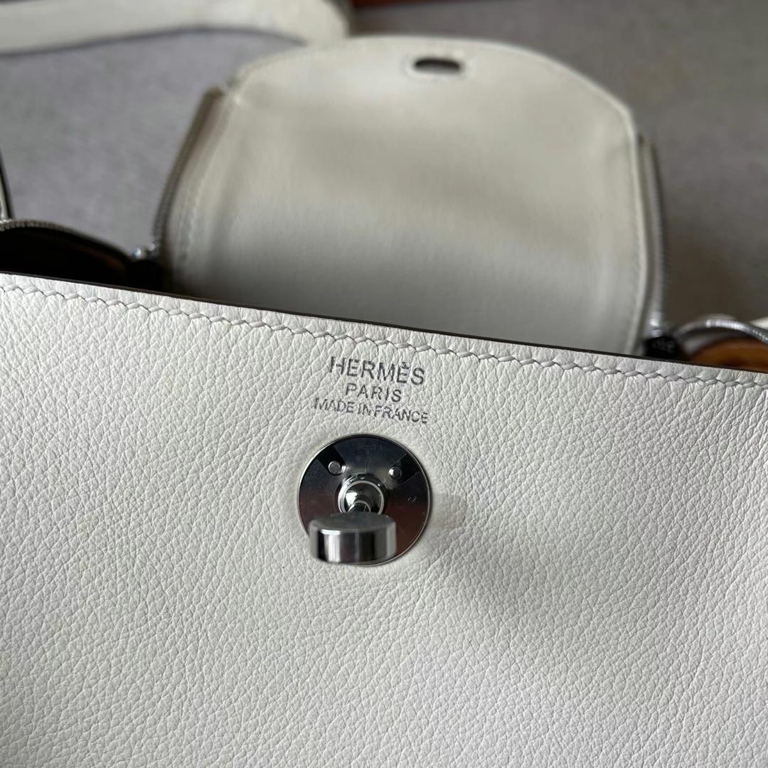 Hermès（爱马仕）Mini Lindy 迷你琳迪 swift皮 i2 奶油白 内拼 芝麻色 银扣 19cm 全手工蜡线缝制 Phw