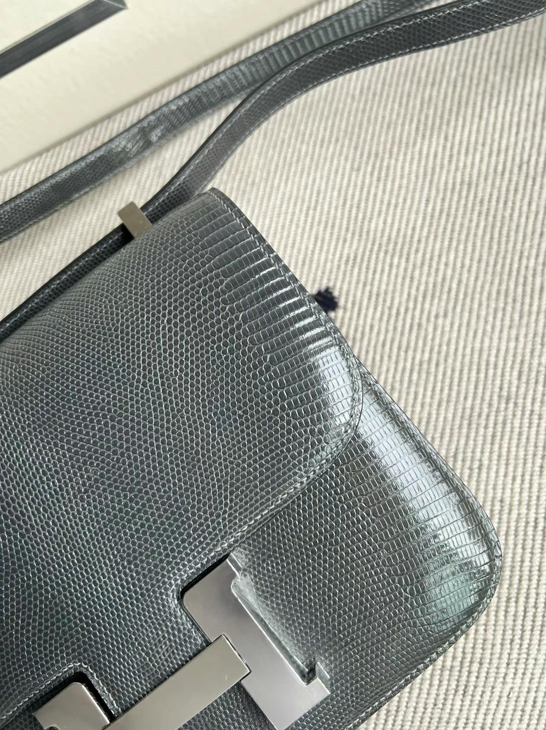 Hermès（爱马仕）Constance 康康 Lizard 进口蜥蜴皮 8F 锡器灰 银扣 PHW 24cm 全手工蜡线缝制