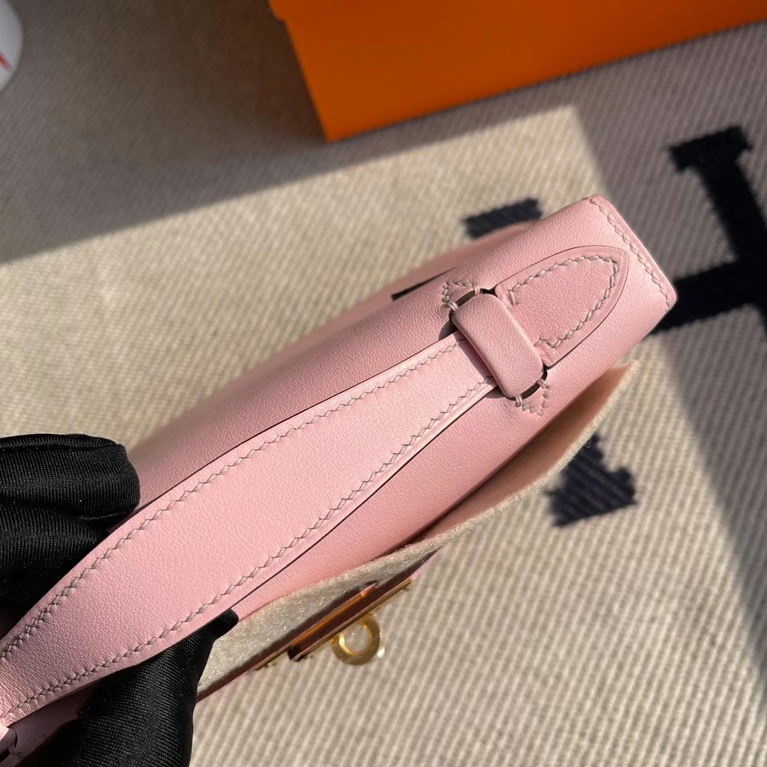 Hermès（爱马仕）Mini Kelly Pochette Swift皮 3Q 新粉色 金扣 22cm 全手工蜡线缝制 GHW