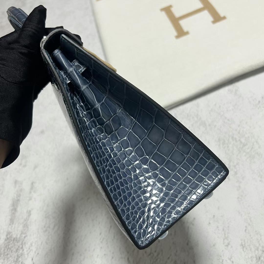 Hermès（爱马仕）Kelly 凯莉包 亮面美洲鳄鱼 N7 风暴蓝 银扣 25cm 全手工蜡线缝制