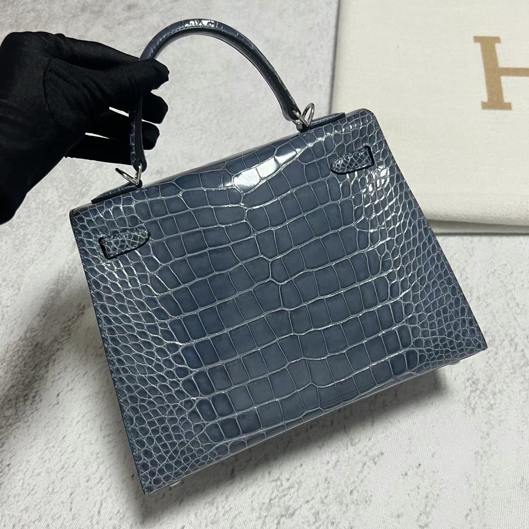 Hermès（爱马仕）Kelly 凯莉包 亮面美洲鳄鱼 N7 风暴蓝 银扣 25cm 全手工蜡线缝制