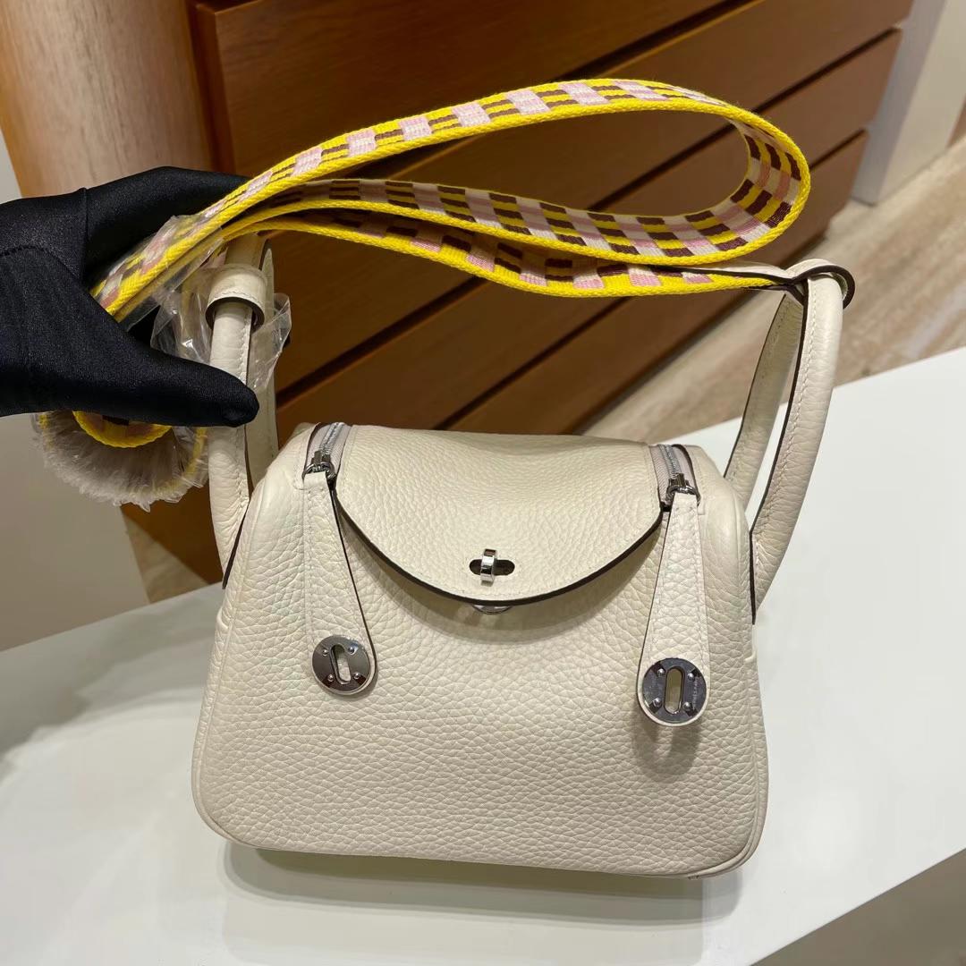 Hermès（爱马仕）mini lindy 迷你琳迪 Clemence 拼 编织布肩带 i2 奶油白 nate 银扣 20cm