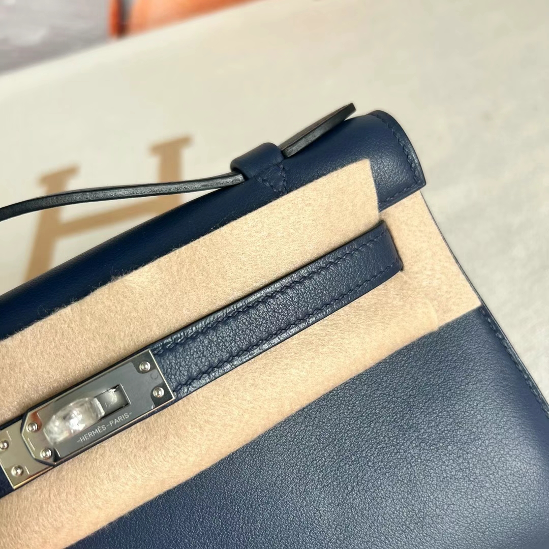 Hermès（爱马仕）Mini Kelly Pochette Swift皮 Ck75 宝石蓝 银扣 22cm 全手工蜡线缝制 Phw