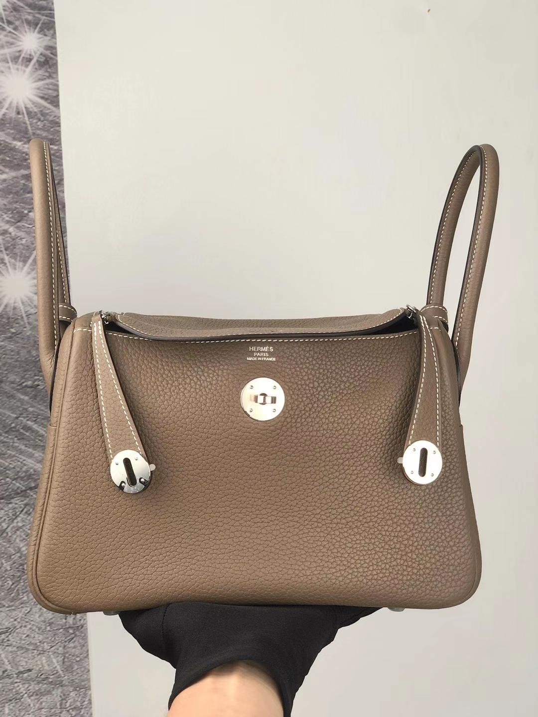 Hermès（爱马仕）Lindy 琳迪包 Clemence（原厂tc皮）Ck18 大象灰 银扣 26cm 全手工蜡线缝制