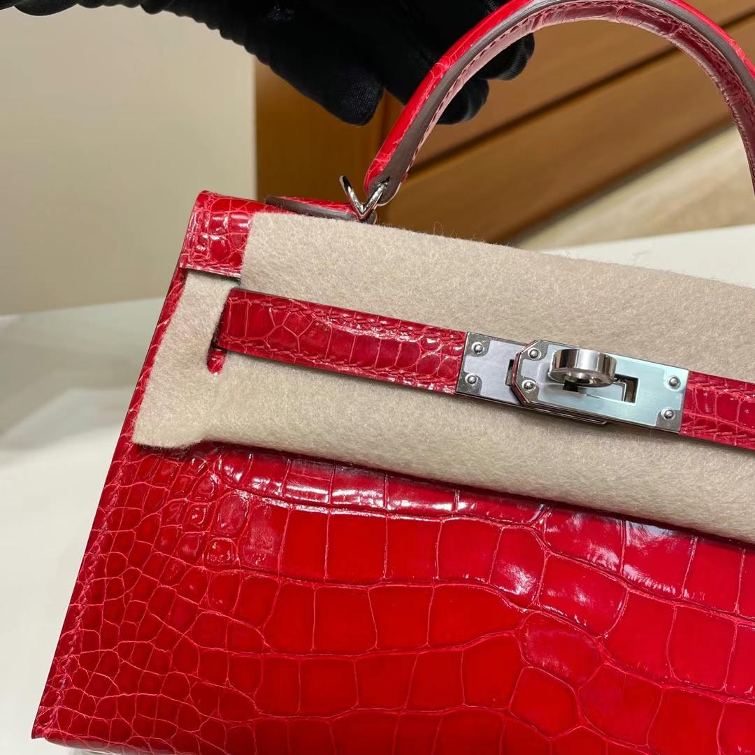 Hermès（爱马仕）mini Kelly 迷你凯莉 亮面美洲鳄鱼 Ck95 法拉利红 银扣 Phw 19cm  全手工蜡线缝制