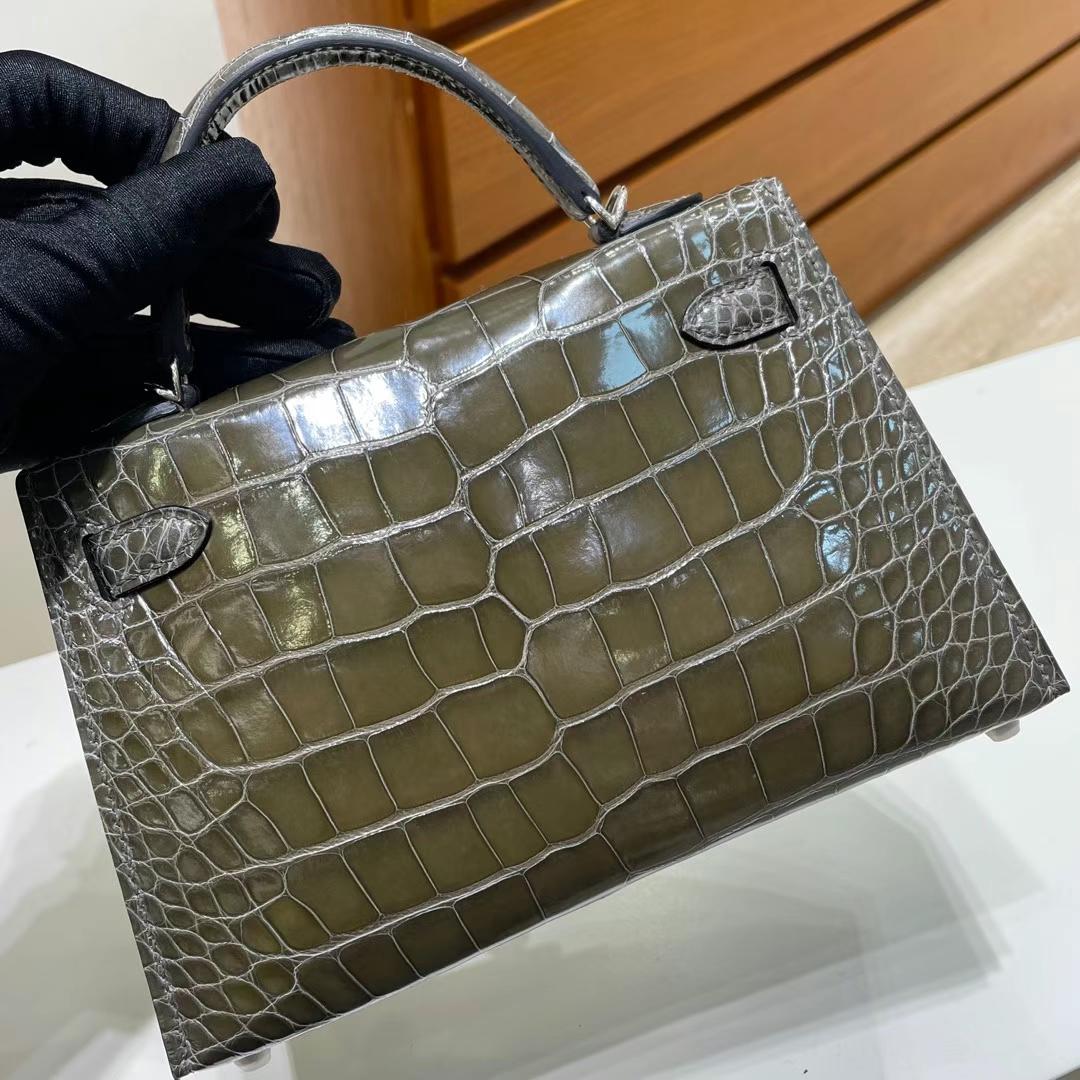 Hermès（爱马仕）mini Kelly 迷你凯莉 亮面美洲鳄鱼 8G 深橄榄绿 银扣 Phw 19cm  全手工蜡线缝制