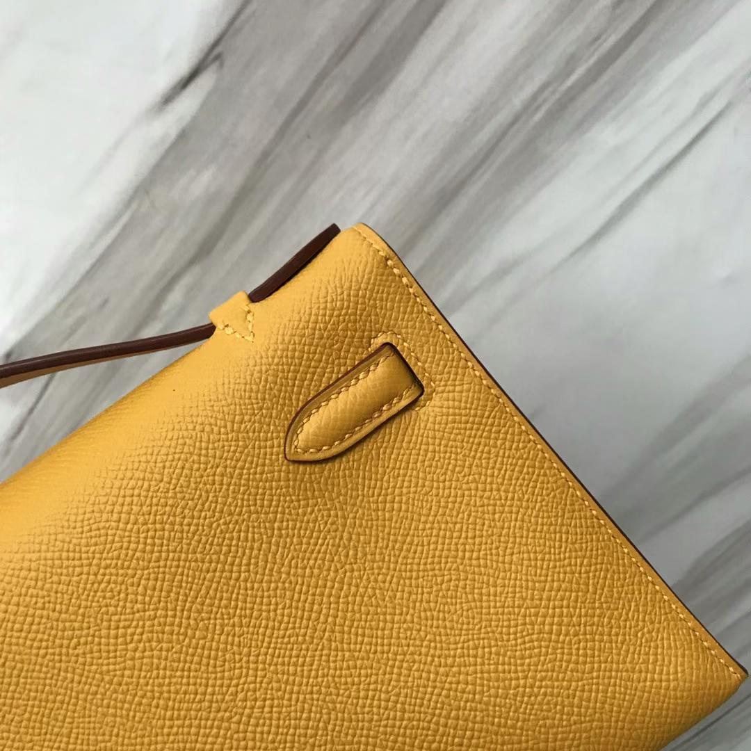 Hermès（爱马仕）Mini Kelly Pochette Epsom 9D 琥珀黄 银扣 22cm 全手工蜡线缝制 PHW