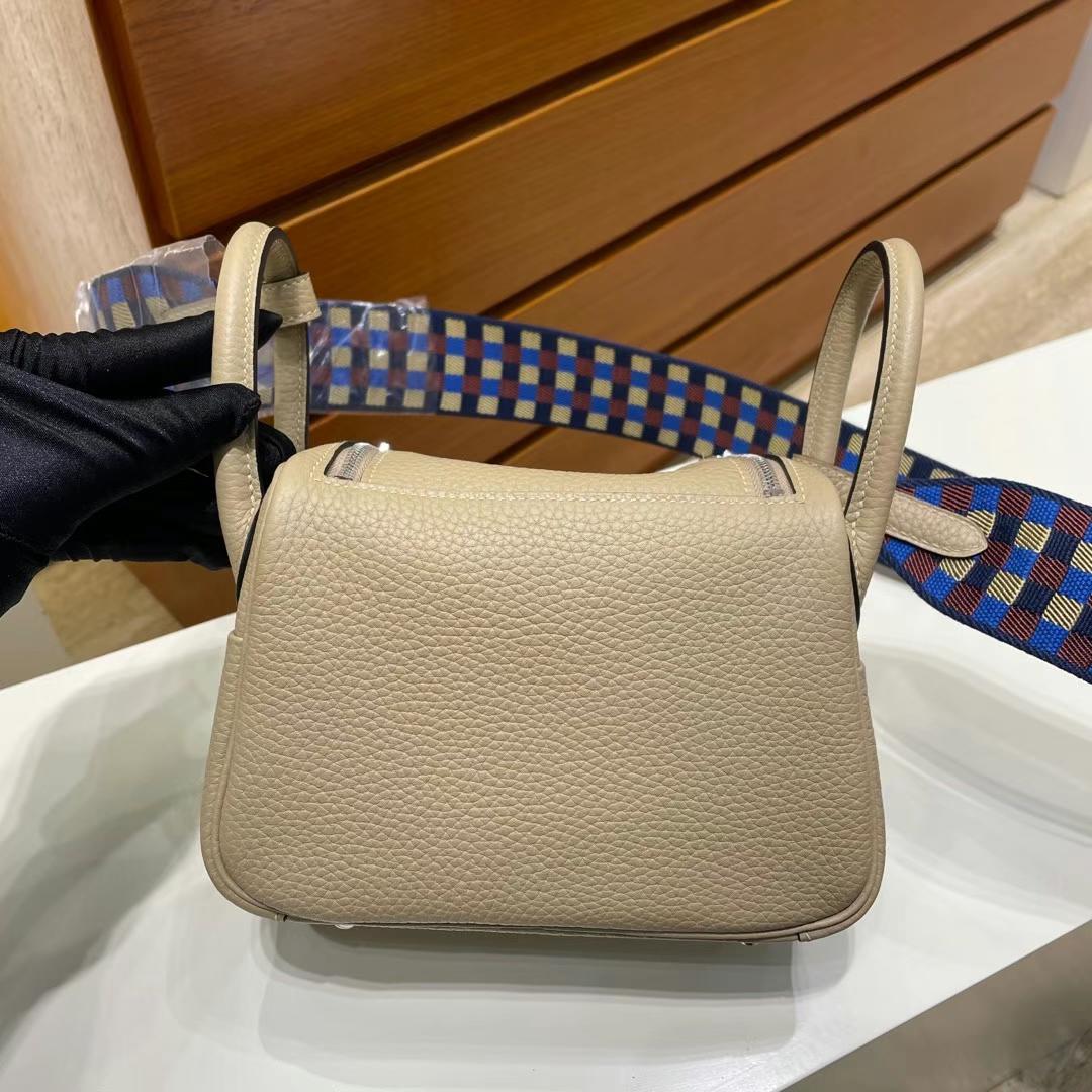 Hermès（爱马仕）mini lindy 迷你琳迪 Clemence 拼 编织布肩带 S2 风衣灰 银扣 20cm
