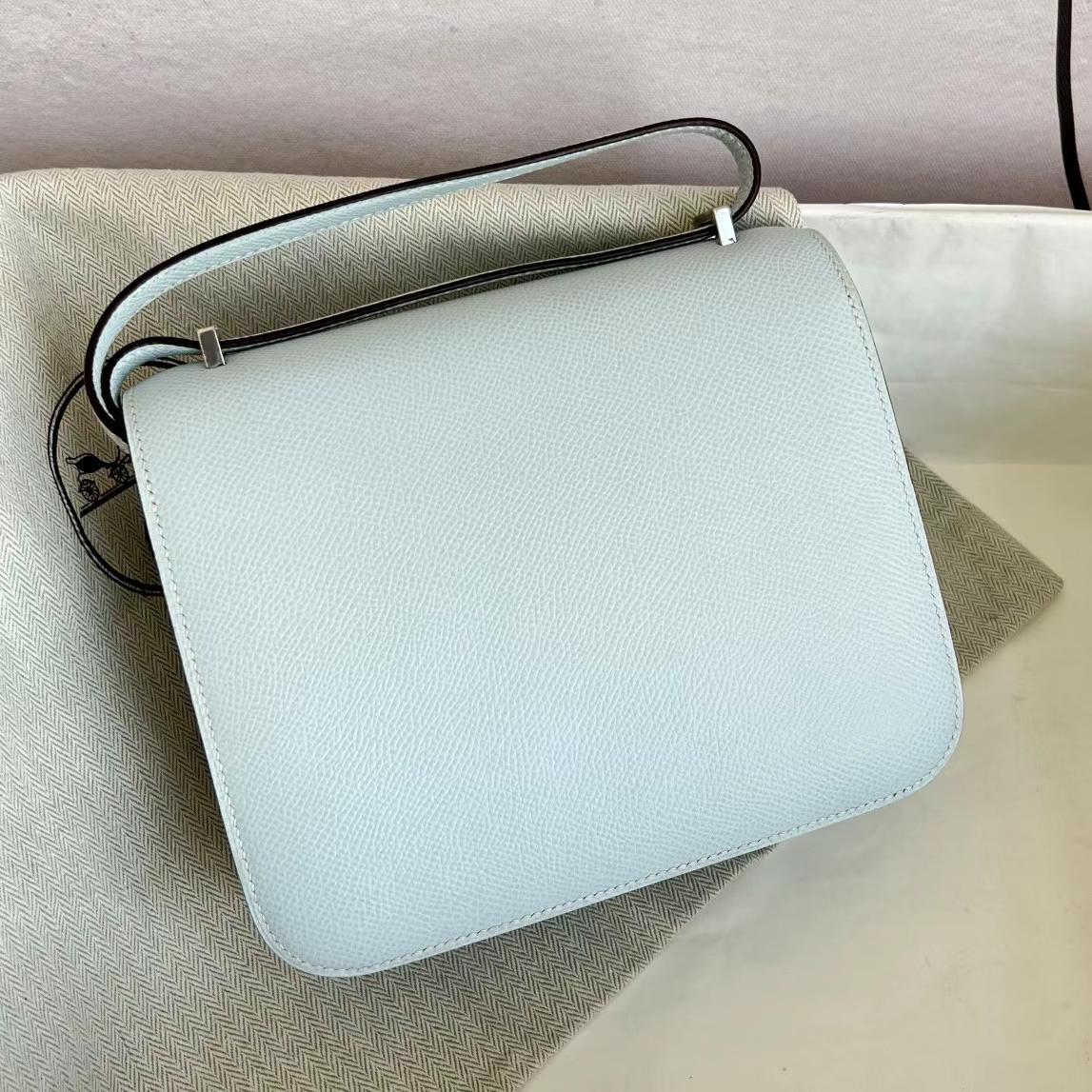Hermès（爱马仕）Constance 康康 Epsom T0 雾蓝色 银扣 19cm 全手工蜡线缝制