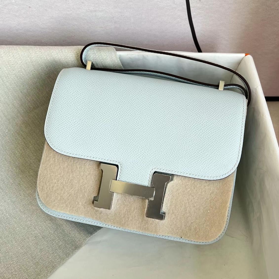 Hermès（爱马仕）Constance 康康 Epsom T0 雾蓝色 银扣 19cm 全手工蜡线缝制
