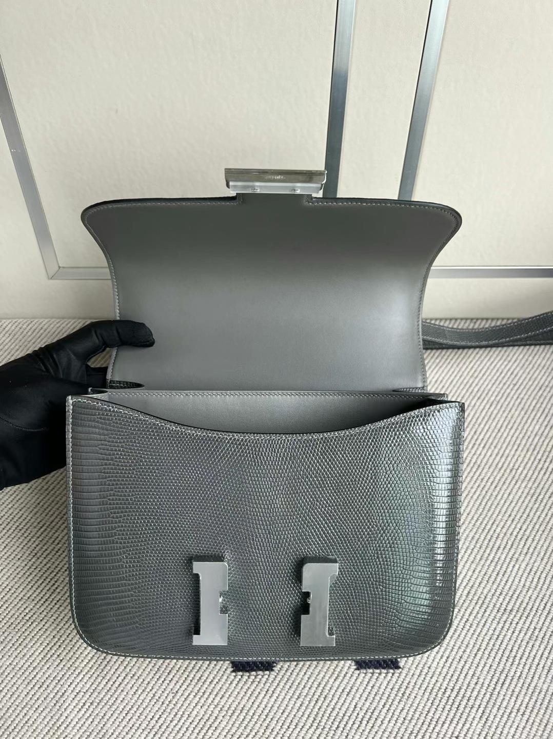 Hermès（爱马仕）Constance 康康 Lizard 进口蜥蜴皮 8F 锡器灰 银扣 PHW 24cm 全手工蜡线缝制