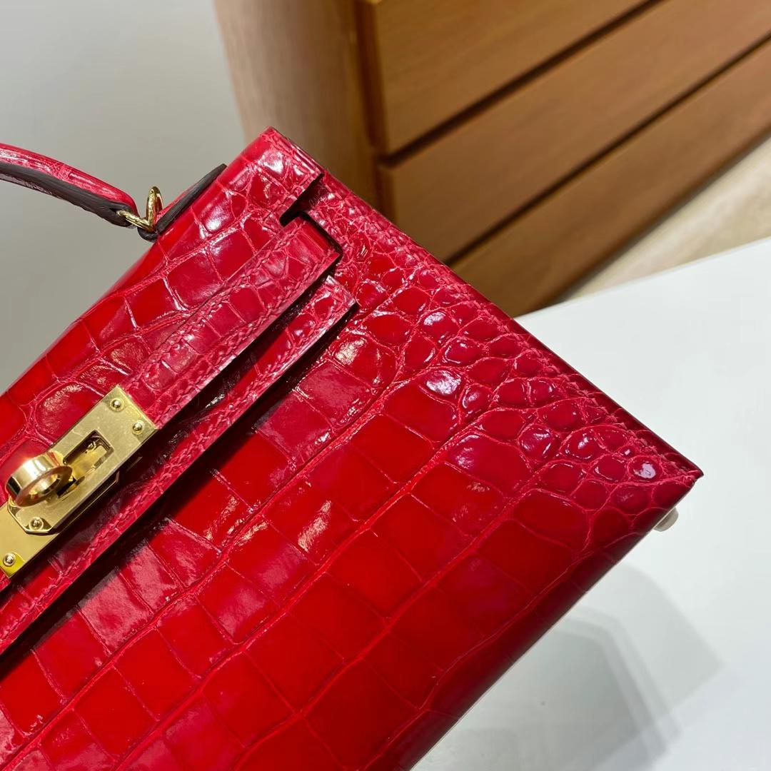 Hermès（爱马仕）mini Kelly 迷你凯莉 亮面美洲鳄鱼 Ck95 法拉利红 金扣 Phw 19cm  全手工蜡线缝制